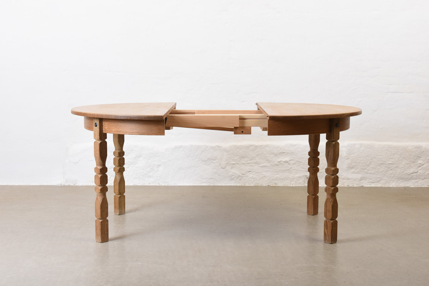 1970s extending dining table in oak