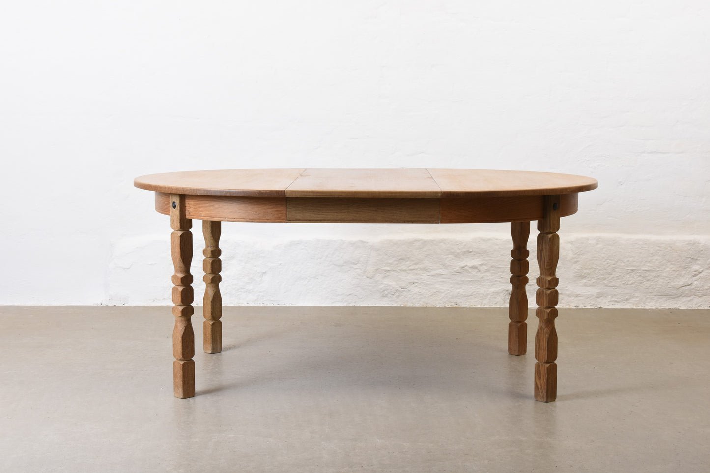 1970s extending dining table in oak