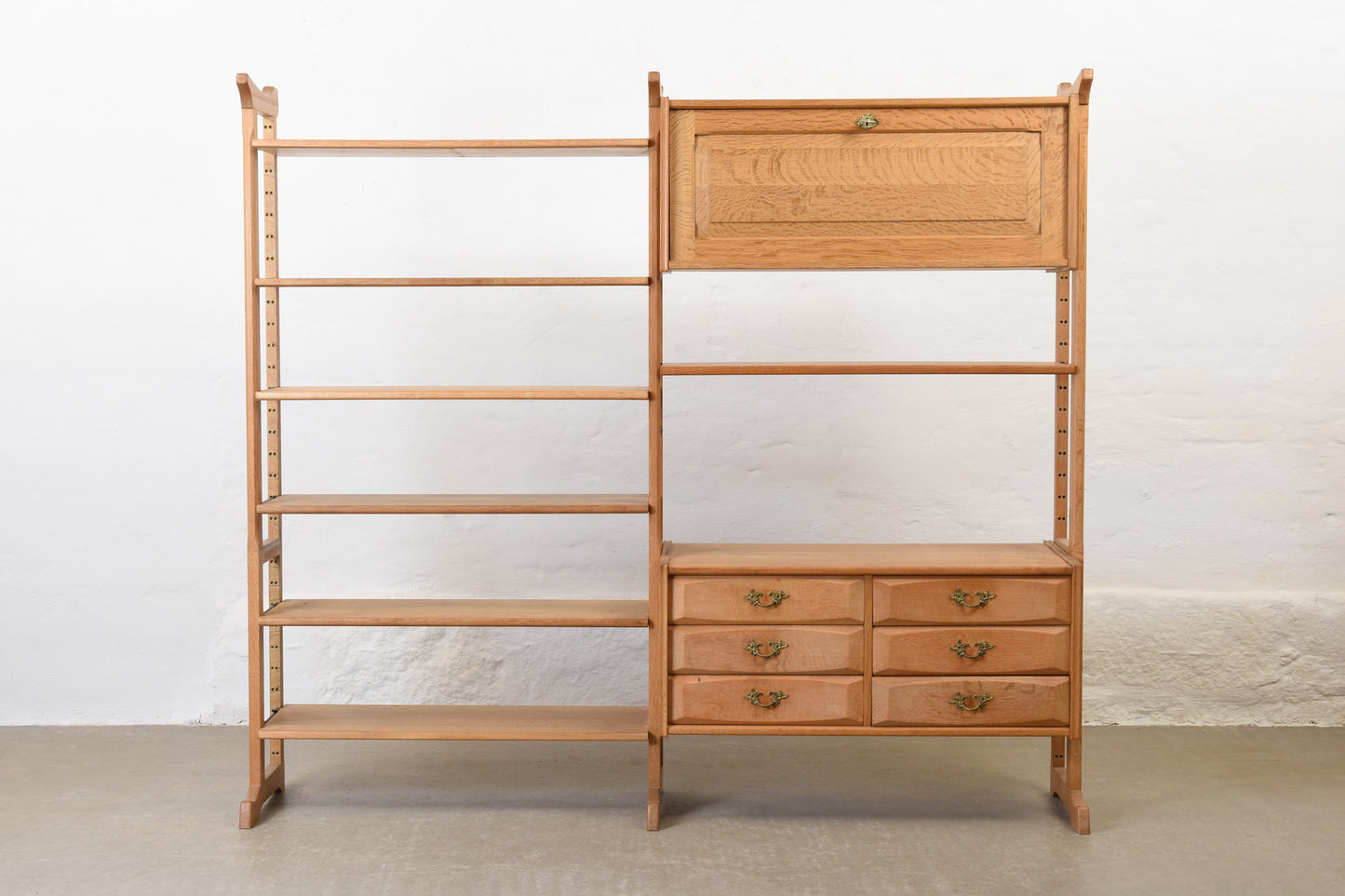 Save £200: 1970s shelving system in oak by Henning Kjærnulf