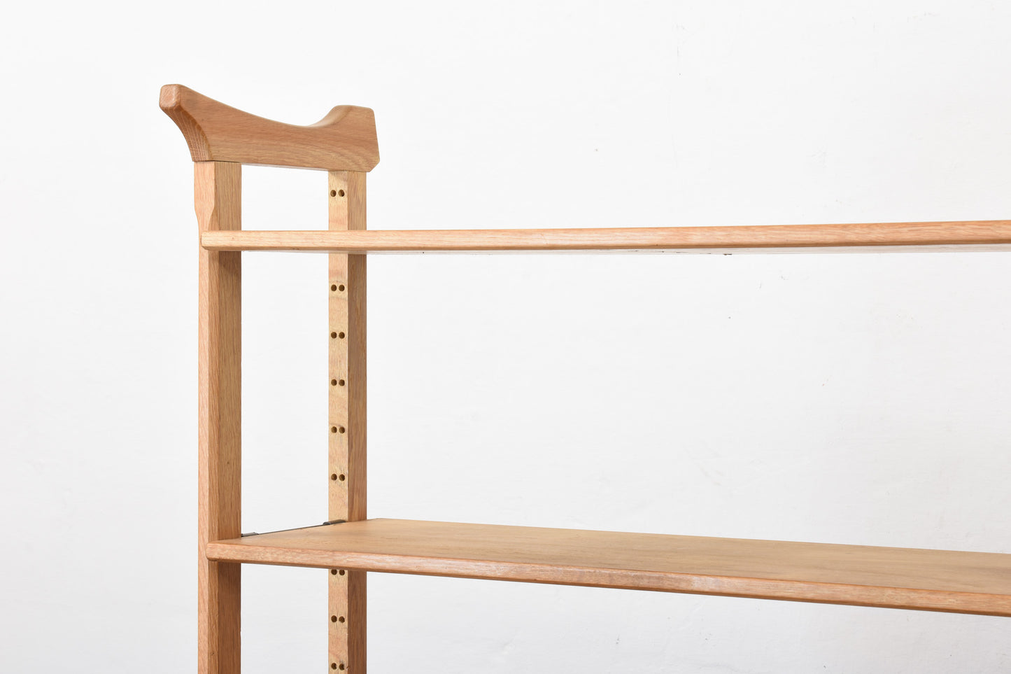 Save £200: 1970s shelving system in oak by Henning Kjærnulf