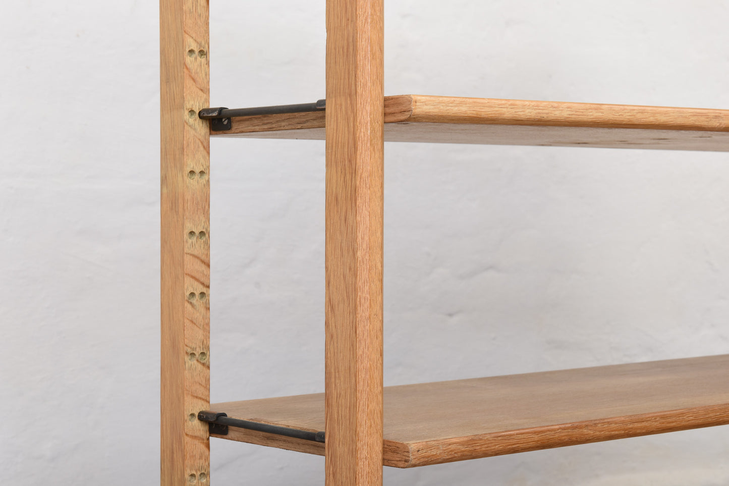 Save £200: 1970s shelving system in oak by Henning Kjærnulf