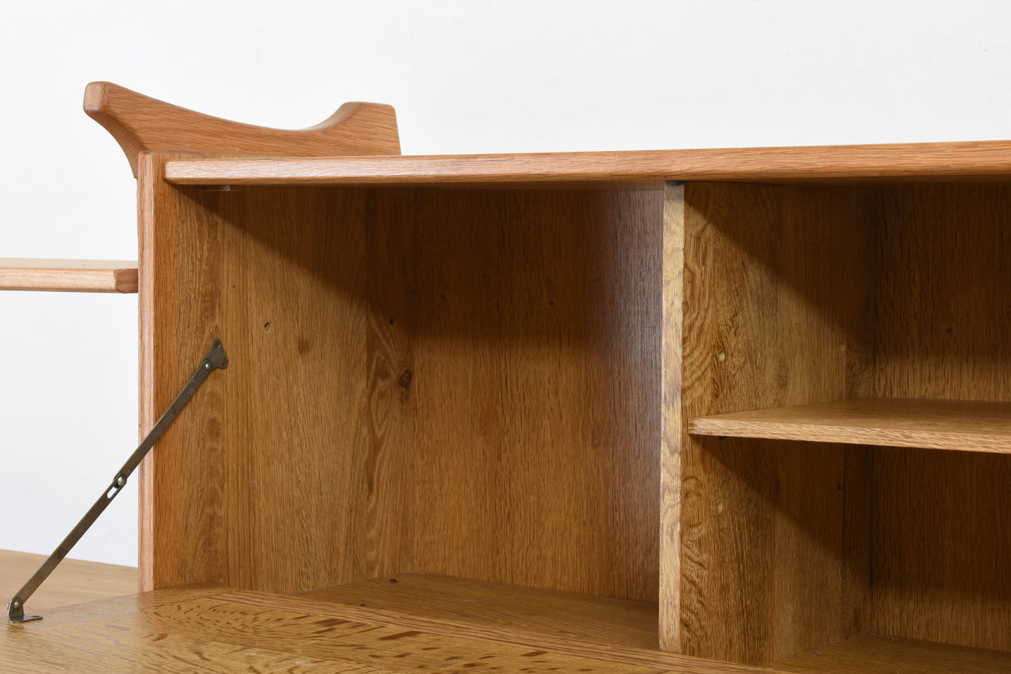 Save £200: 1970s shelving system in oak by Henning Kjærnulf