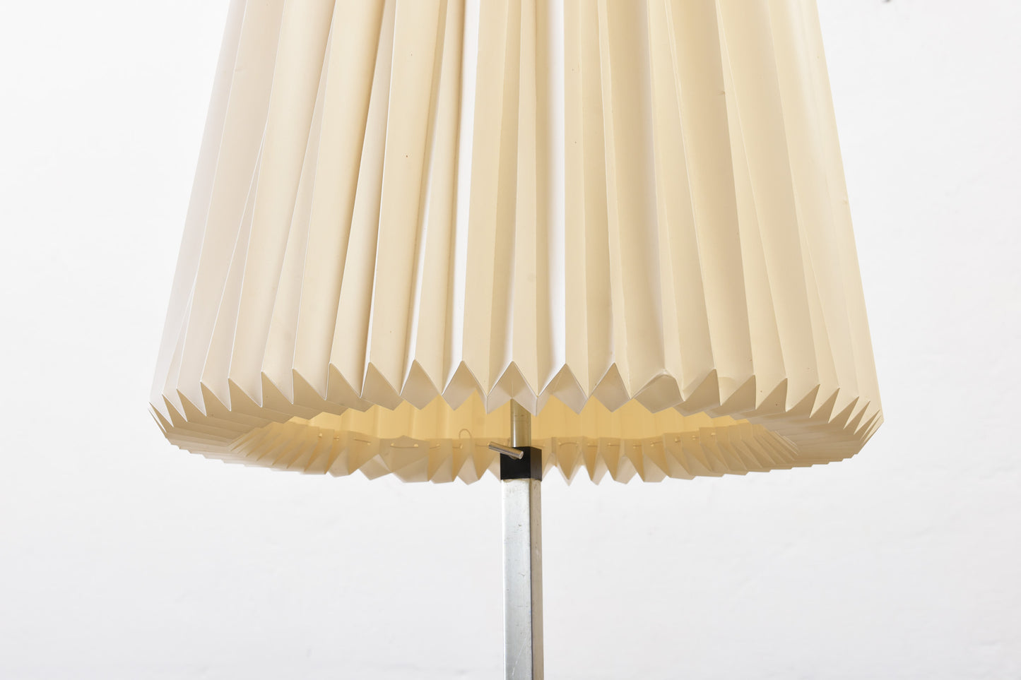 1960s height-adjustable floor lamp with Le Klint shade