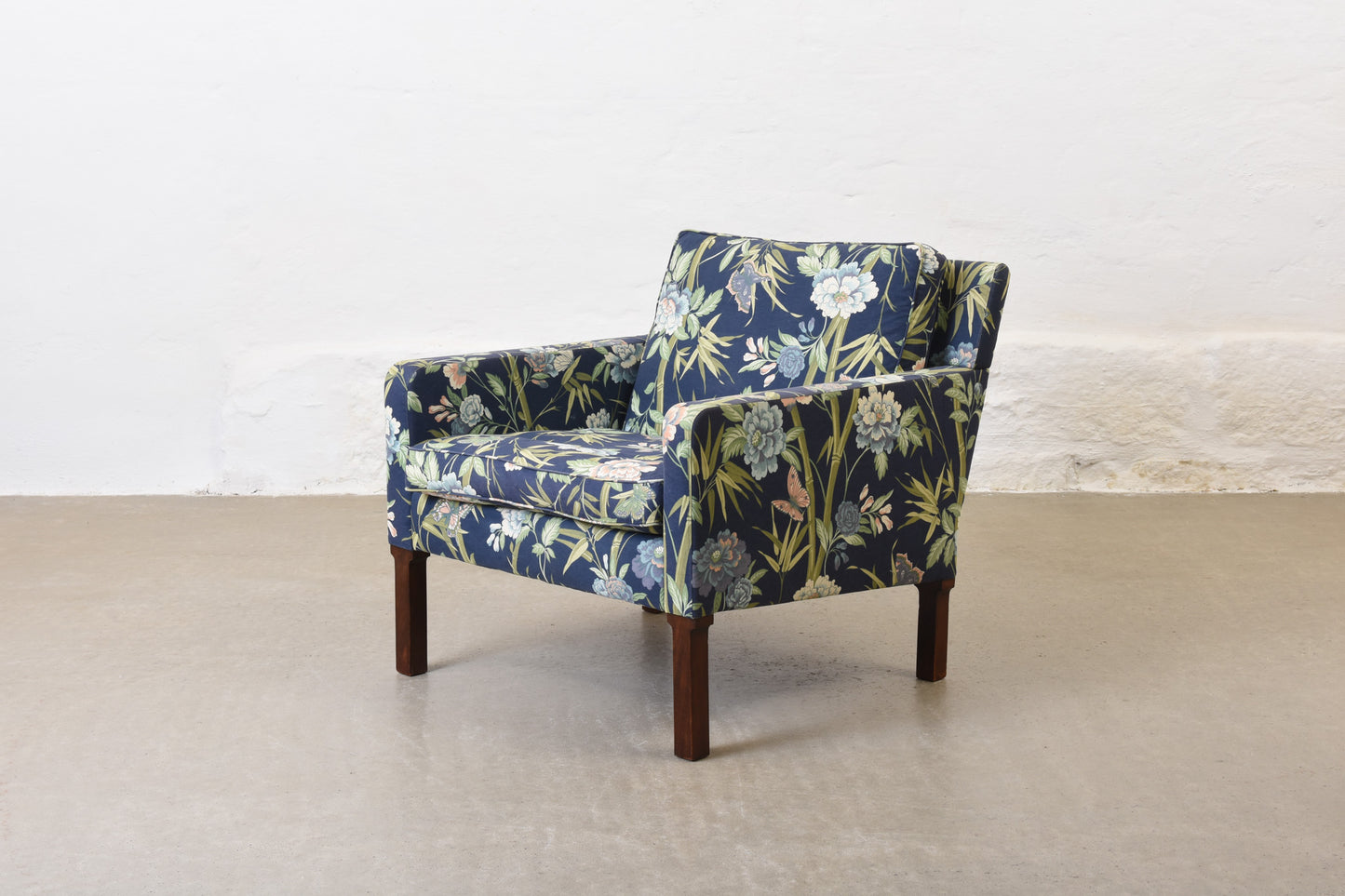 Choose your own fabric: Low back floral lounger