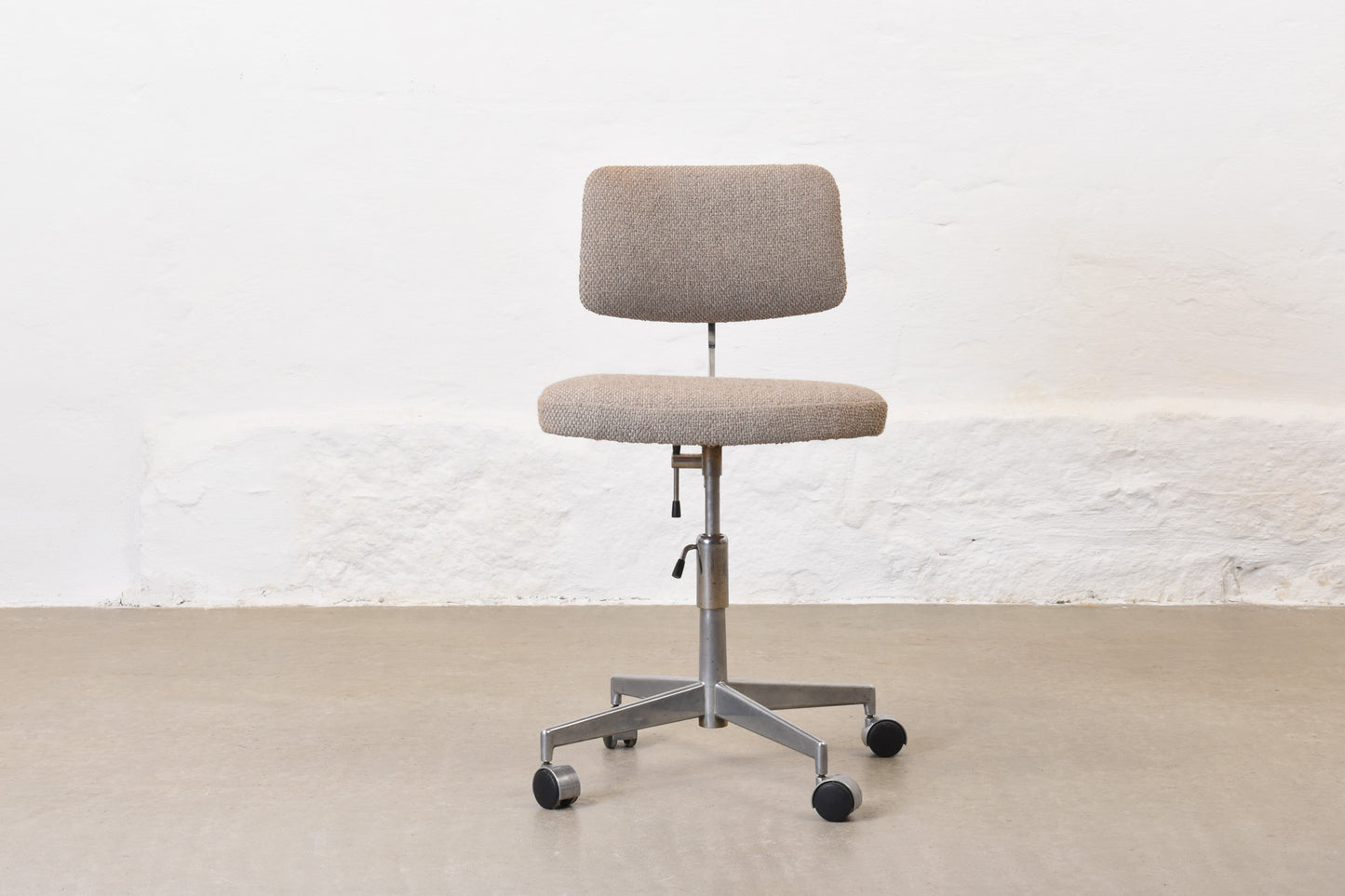 Newly reupholstered: 1960s task chair by Labofa