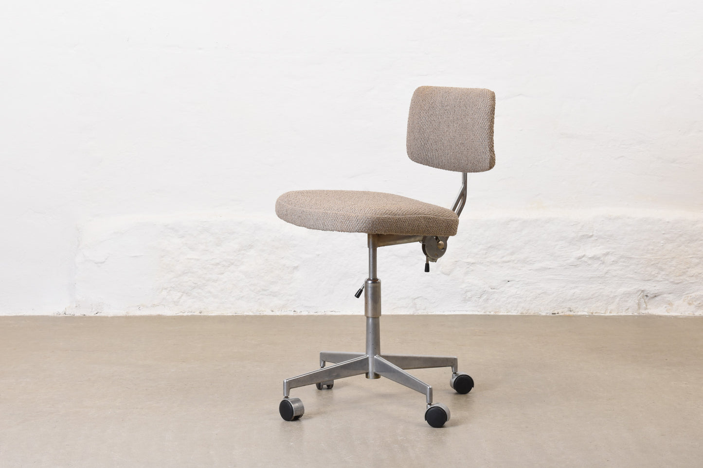 Newly reupholstered: 1960s task chair by Labofa