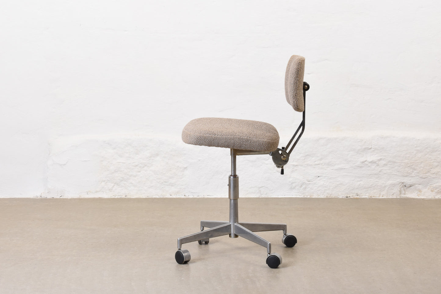 Newly reupholstered: 1960s task chair by Labofa