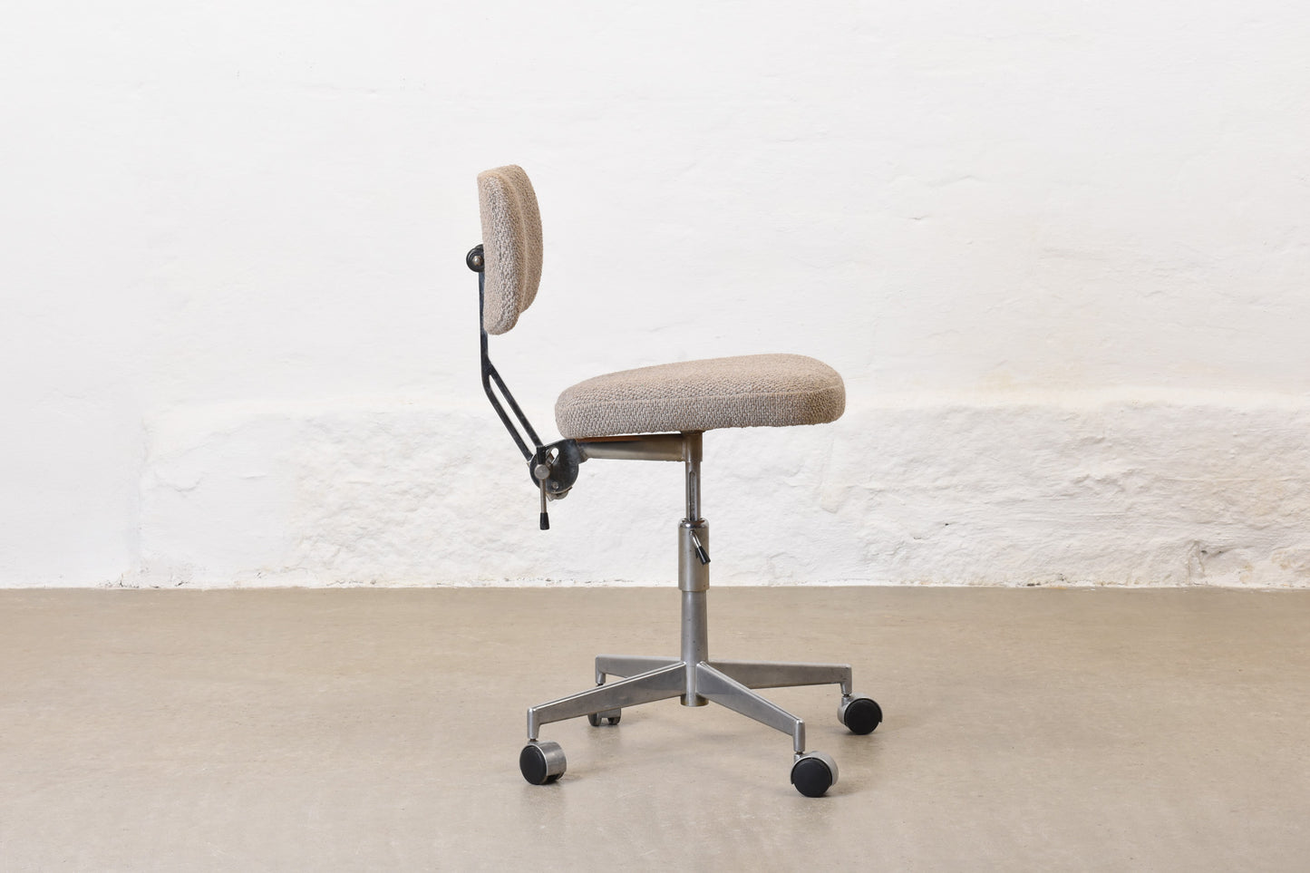 Newly reupholstered: 1960s task chair by Labofa