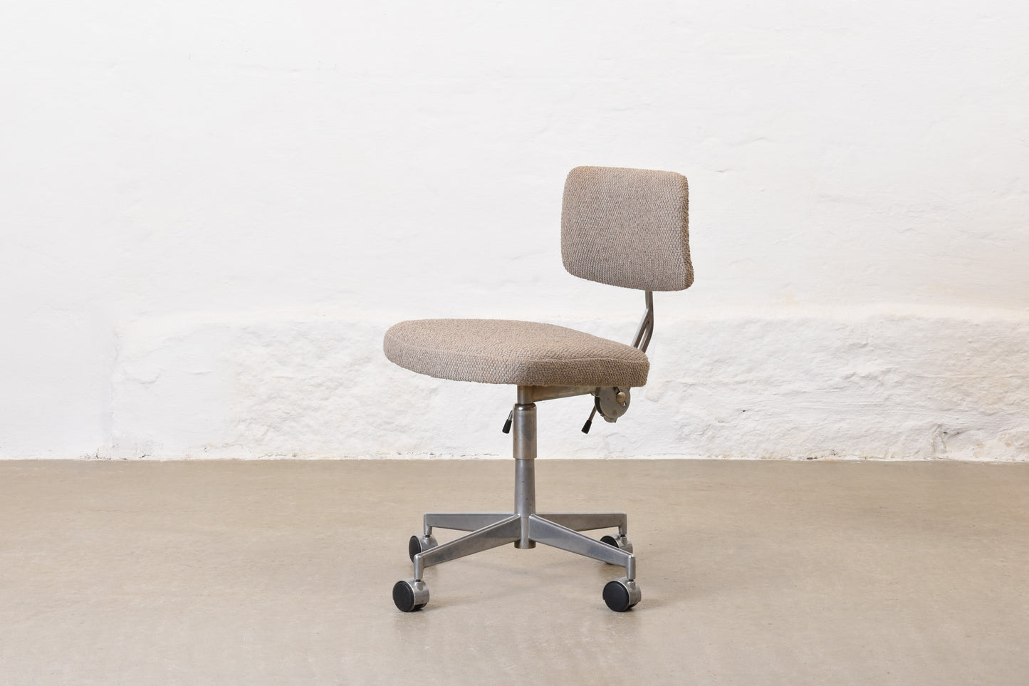 Newly reupholstered: 1960s task chair by Labofa