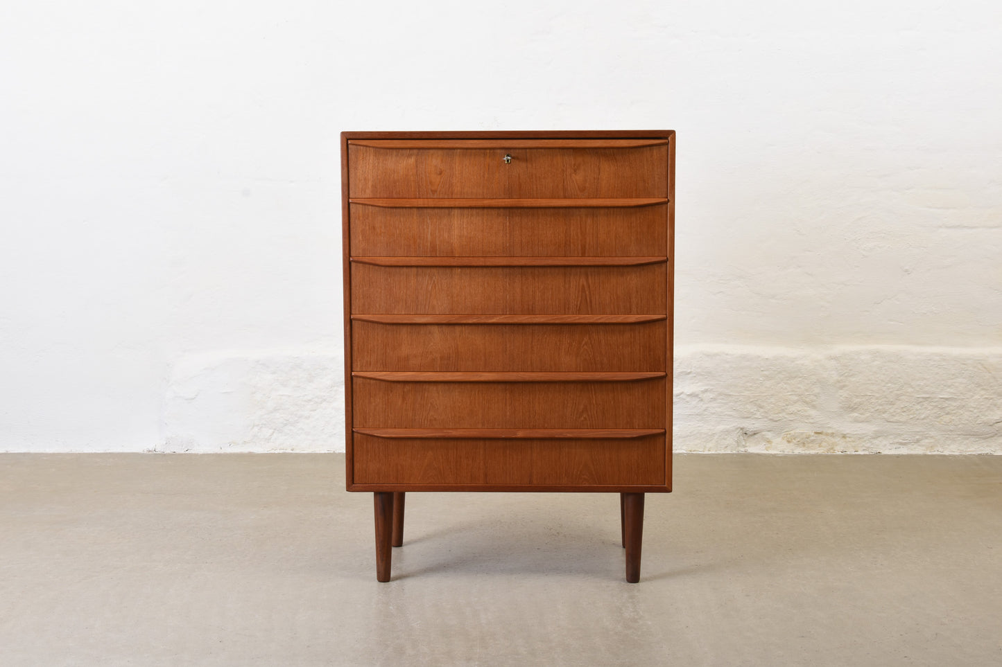 1960s teak chest of drawers with lipped handles - 110H cm