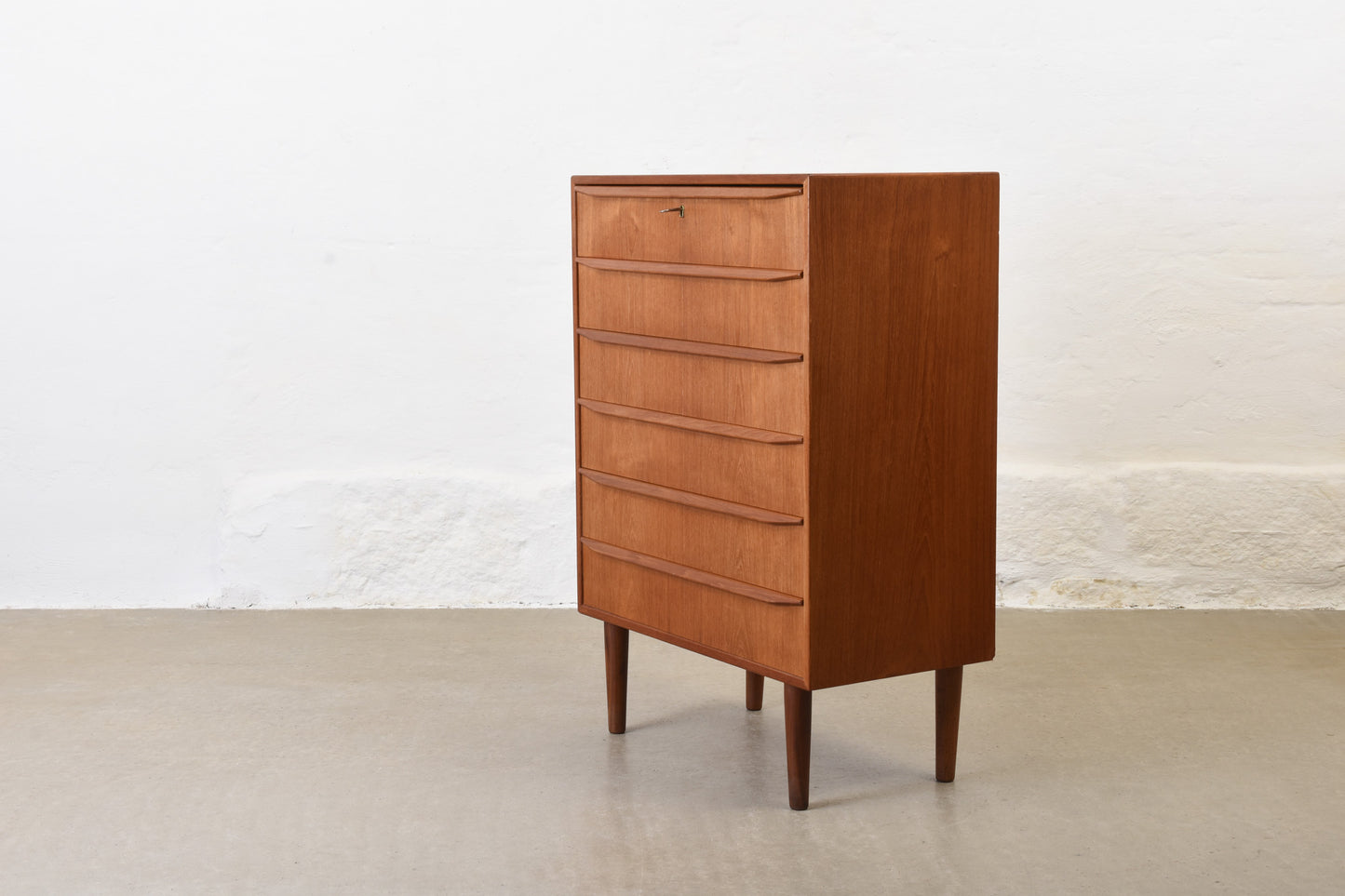 1960s teak chest of drawers with lipped handles - 110H cm