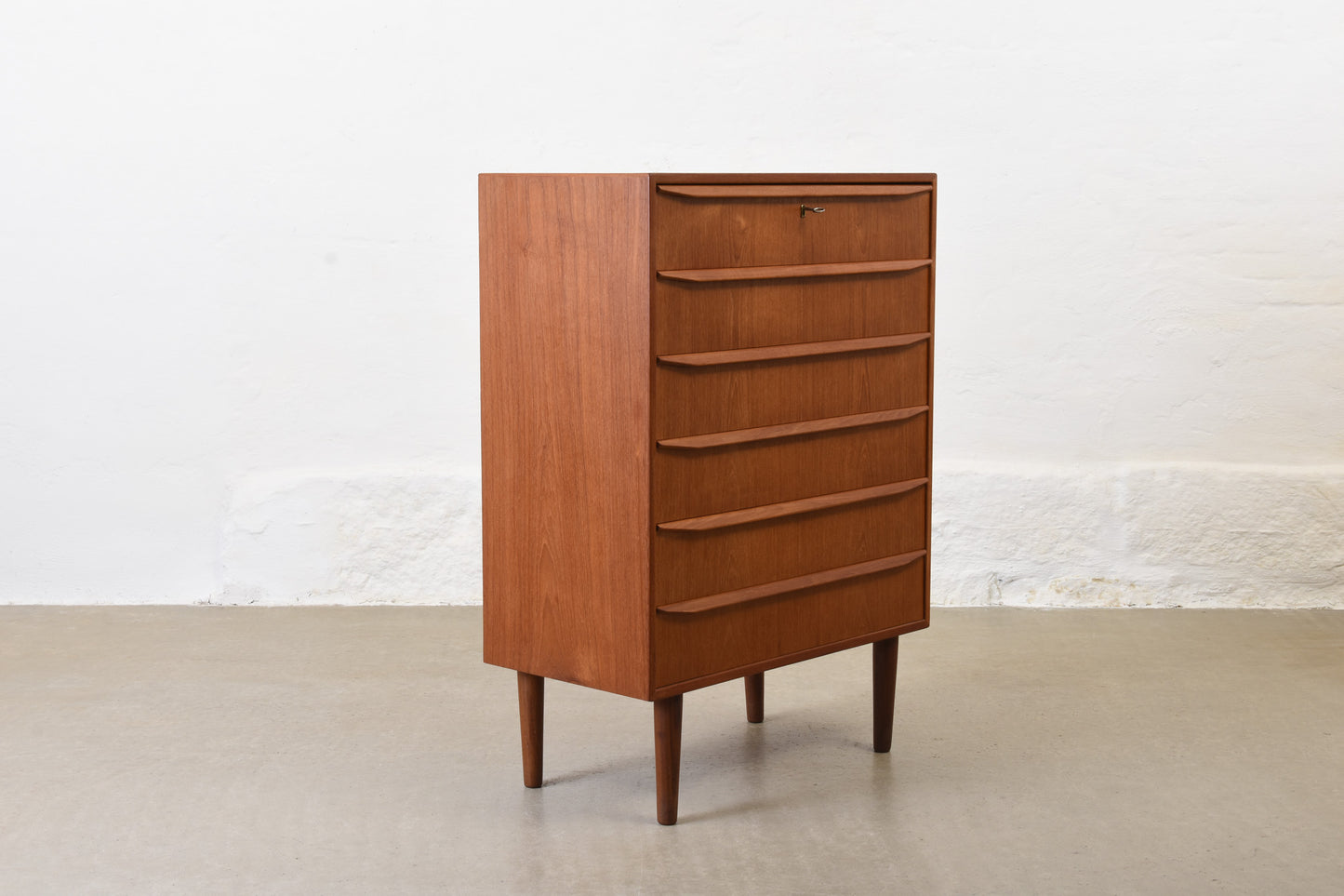 1960s teak chest of drawers with lipped handles - 110H cm