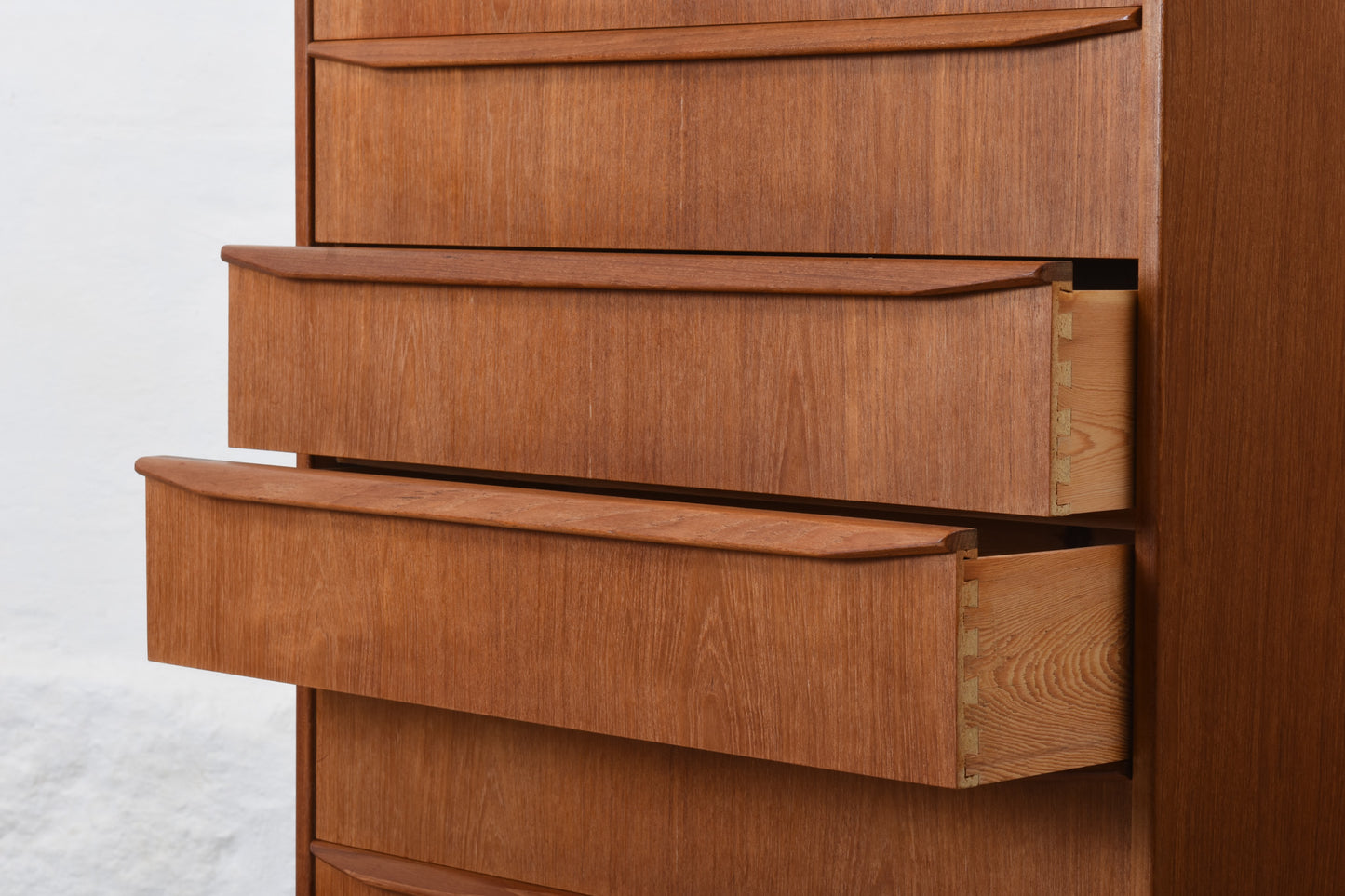 1960s teak chest of drawers with lipped handles - 110H cm