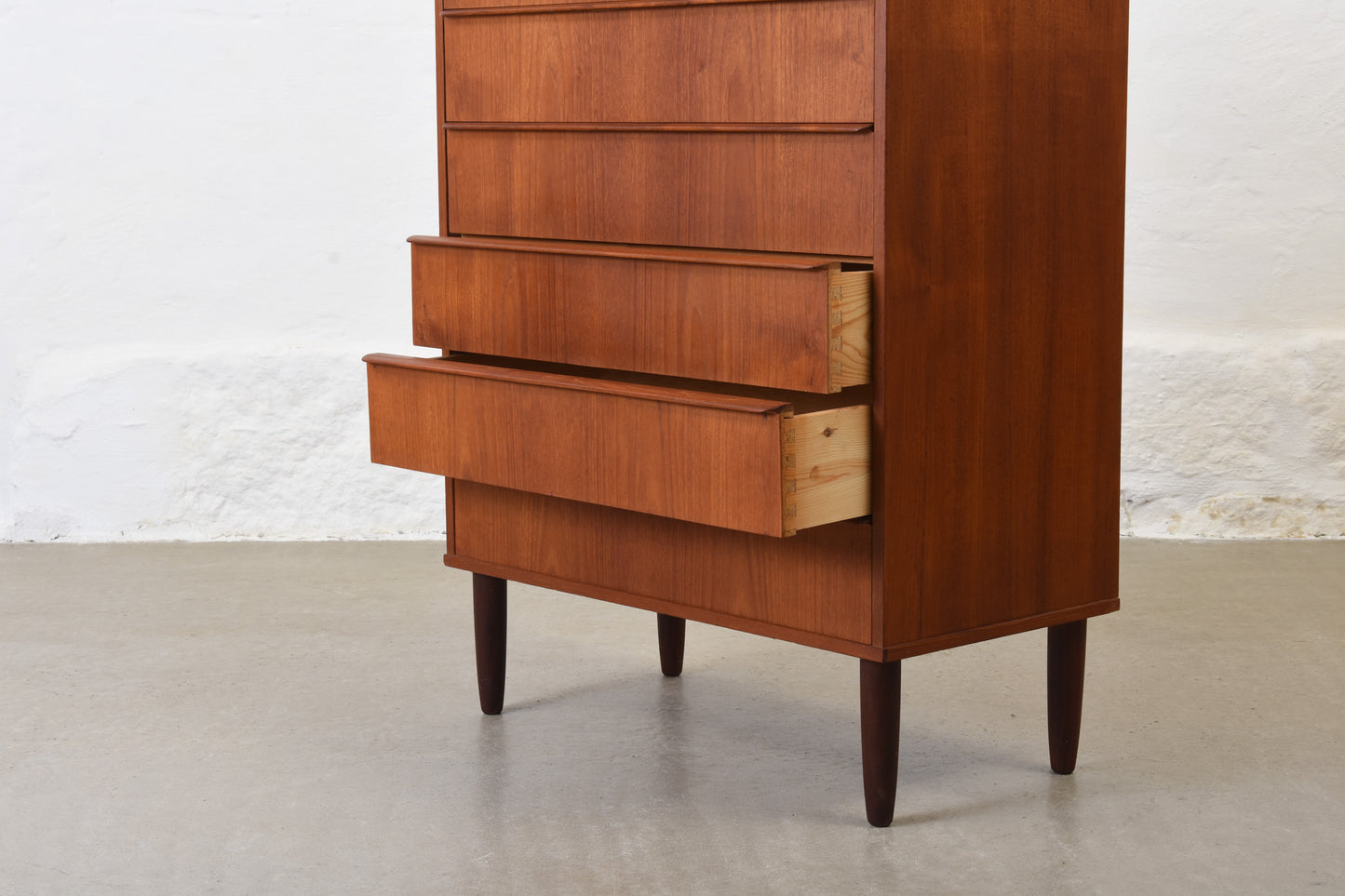 1960s teak chest of drawers with lipped handles - 105H cm