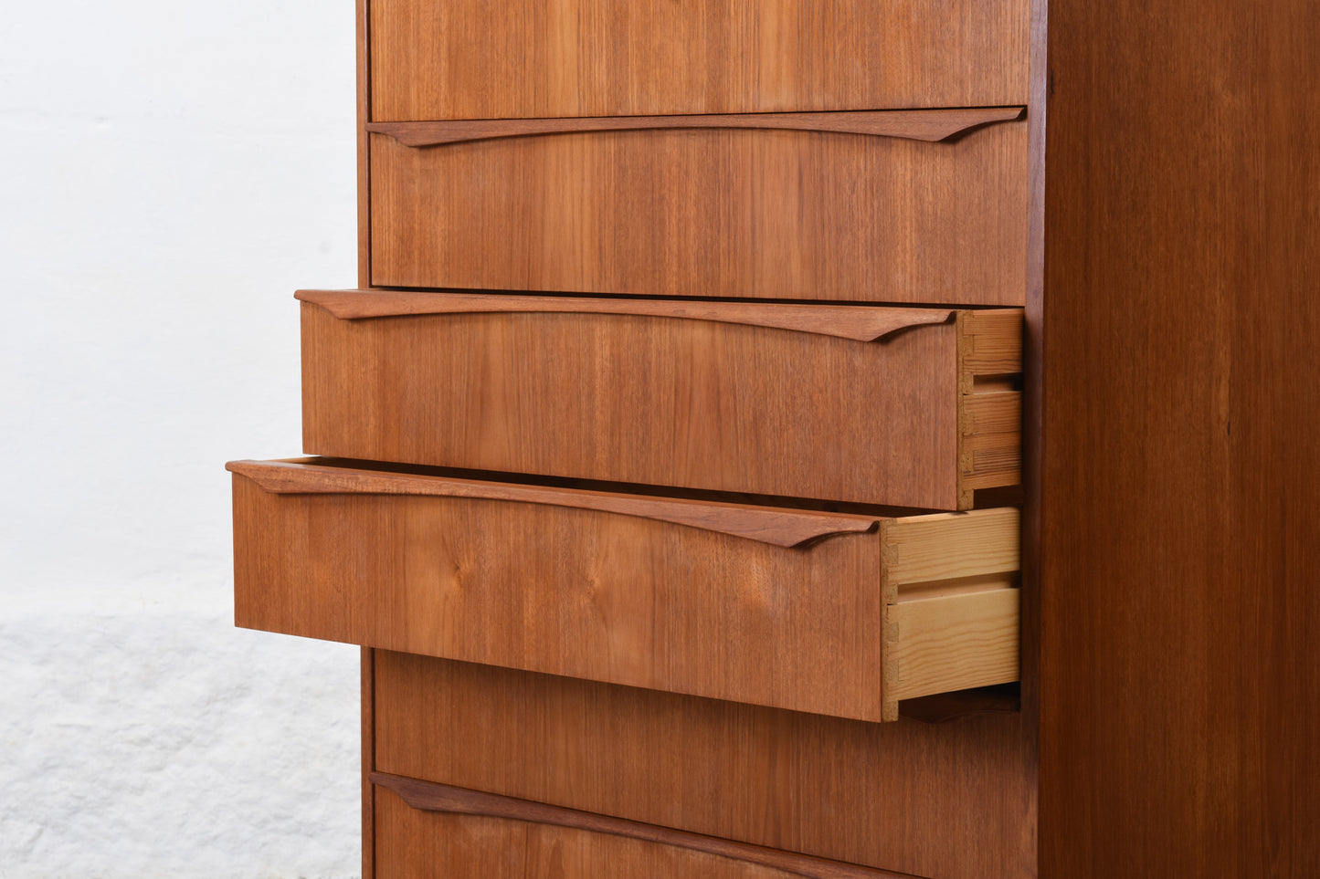 1960s teak chest of drawers with lipped handles - 106H cm