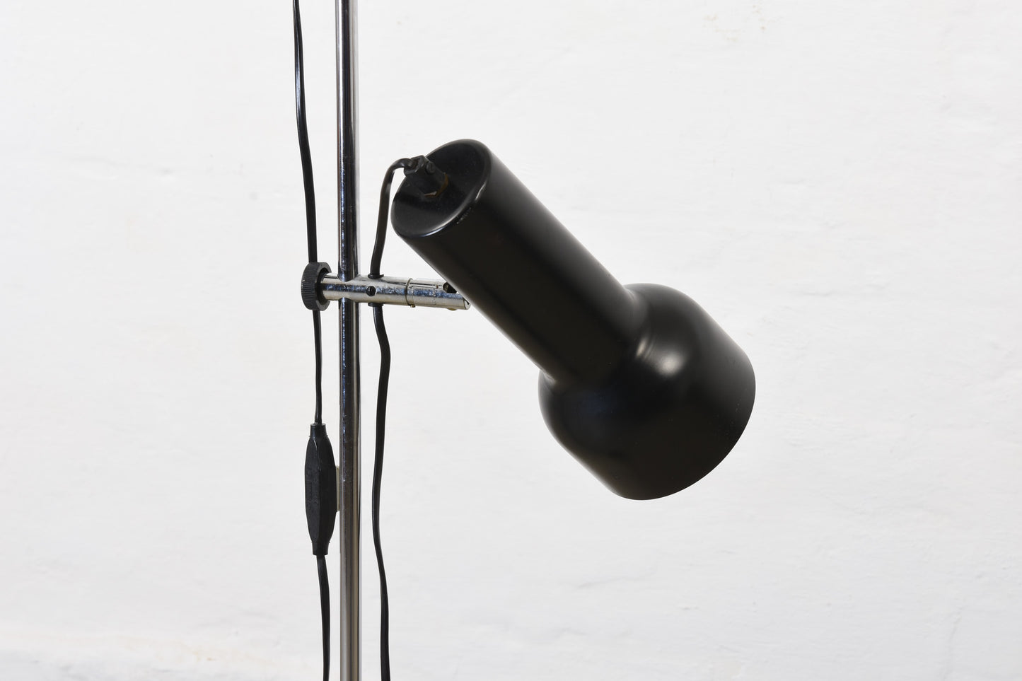 1980s height-adjustable floor lamp in black metal