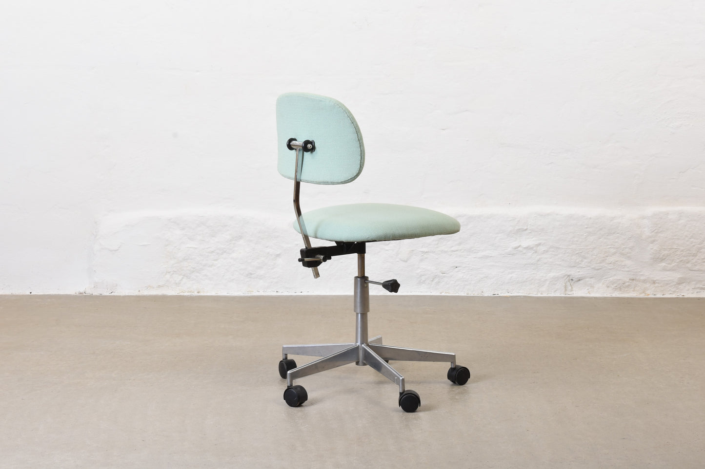 Newly reupholstered: 1960s architect's chair by Labofa