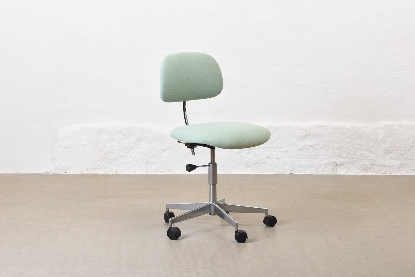 Newly reupholstered: 1960s architect's chair by Labofa