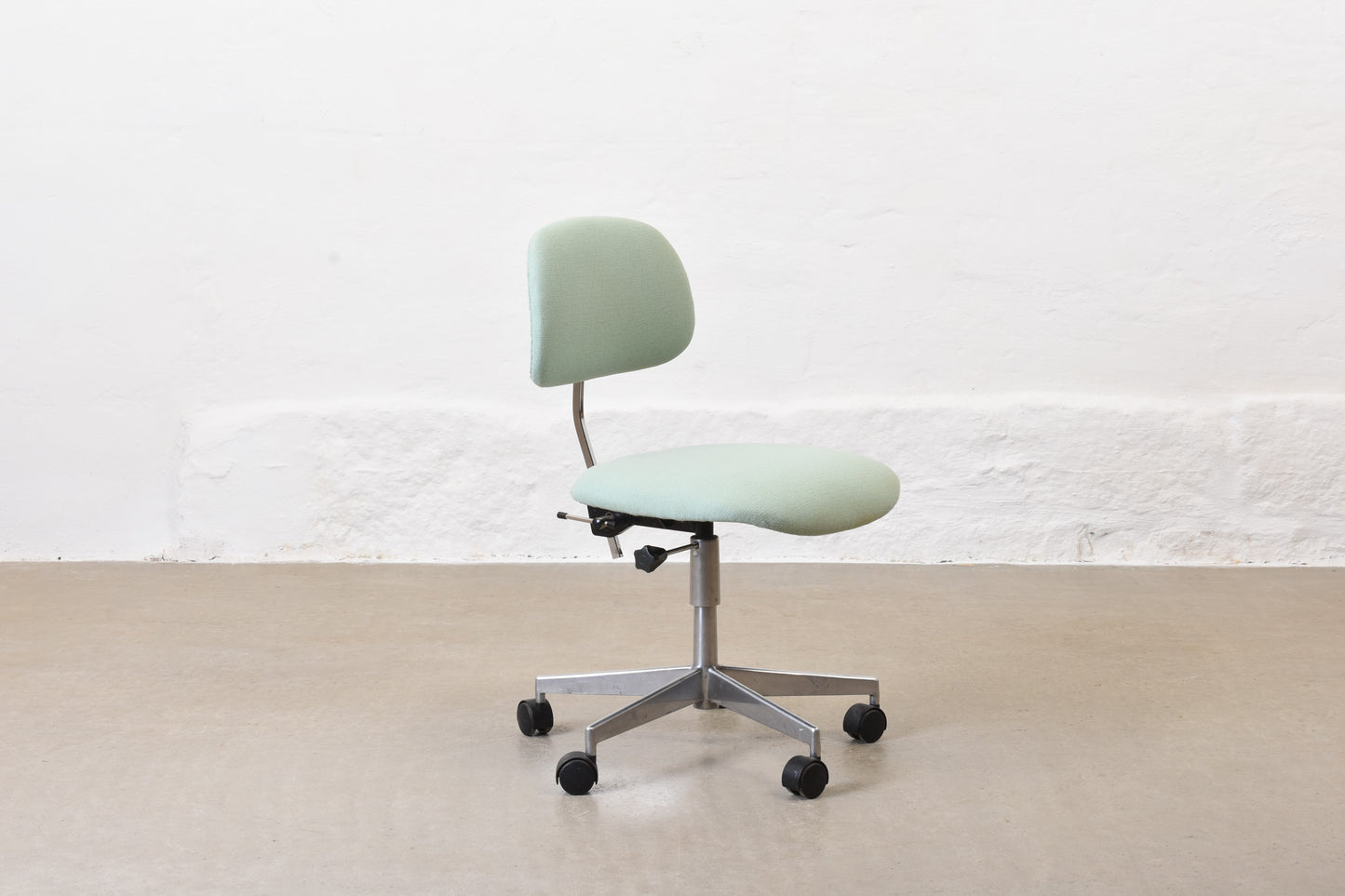 Newly reupholstered: 1960s architect's chair by Labofa