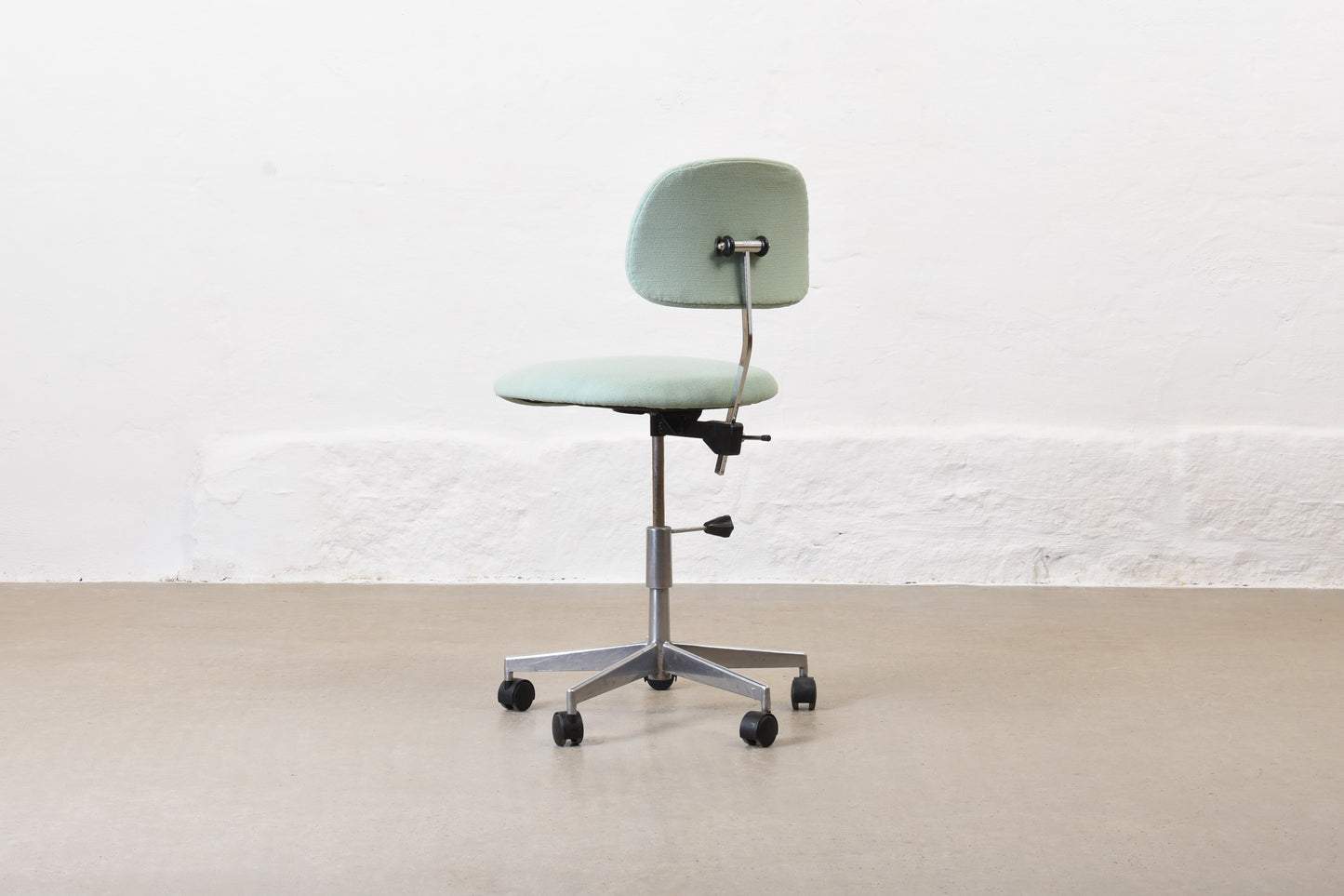 Newly reupholstered: 1960s architect's chair by Labofa