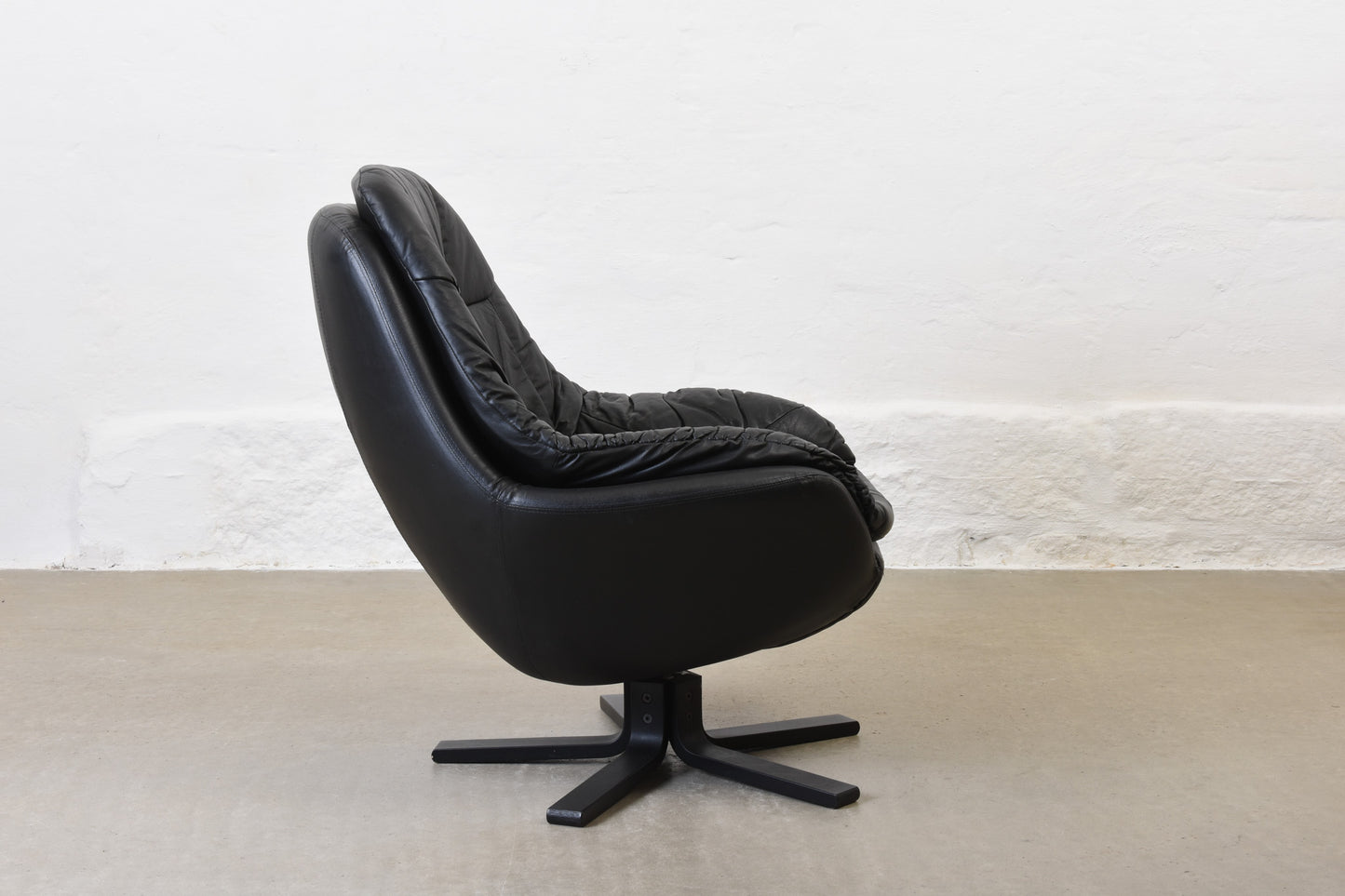 Save £70: 1980s leather swivel chair by H.W. Klein