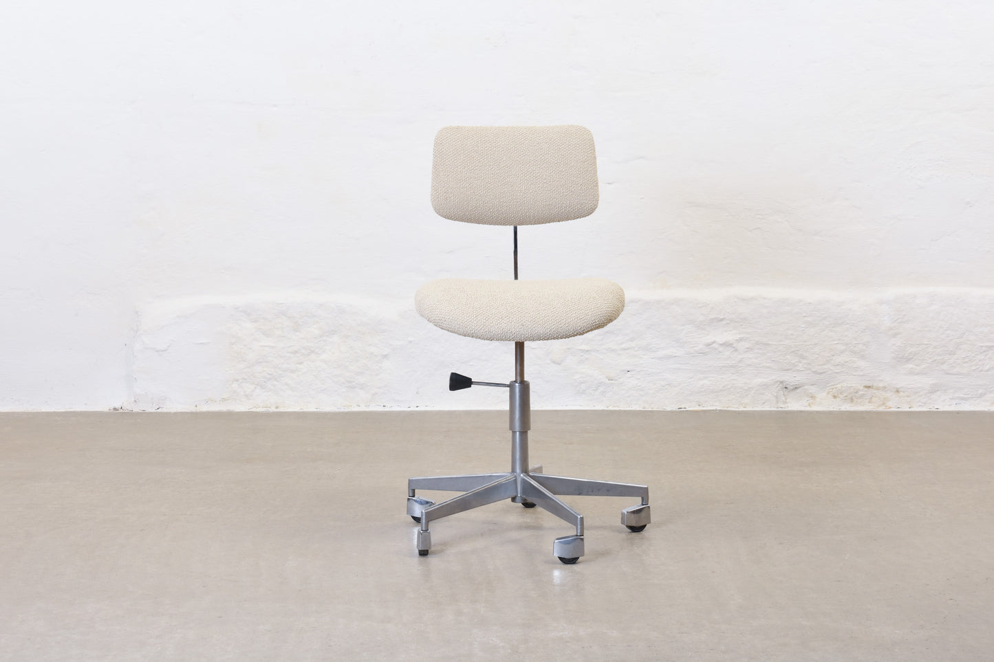 Newly reupholstered: 1960s architect's chair by Labofa