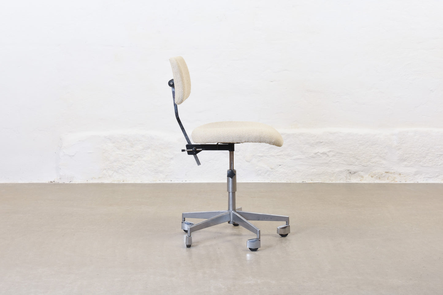 Newly reupholstered: 1960s architect's chair by Labofa