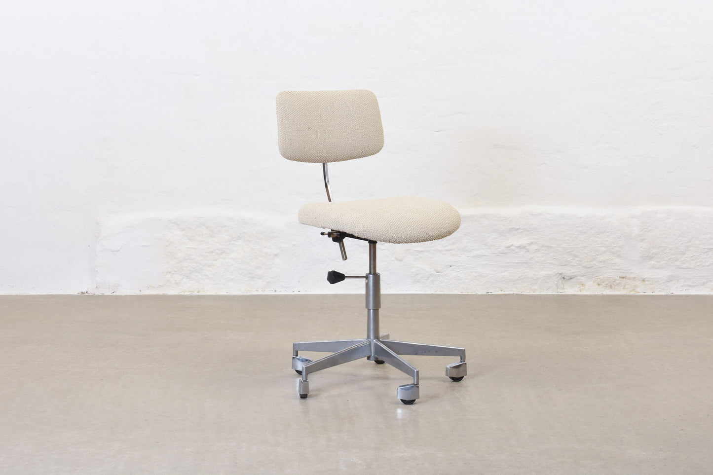 Newly reupholstered: 1960s architect's chair by Labofa
