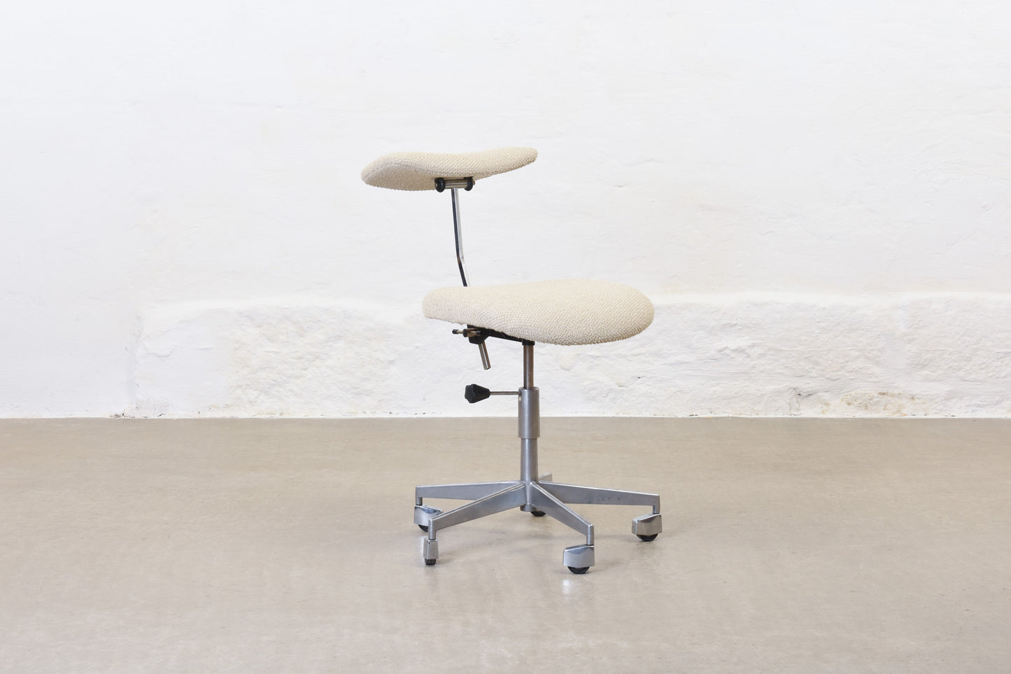Newly reupholstered: 1960s architect's chair by Labofa