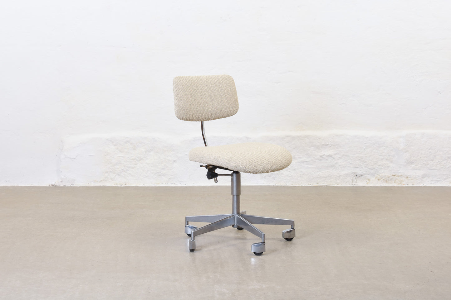 Newly reupholstered: 1960s architect's chair by Labofa