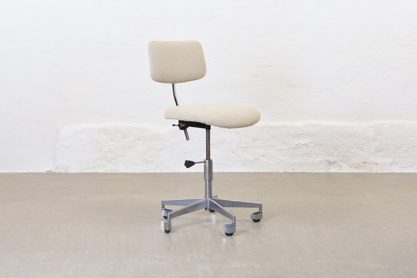 Newly reupholstered: 1960s architect's chair by Labofa