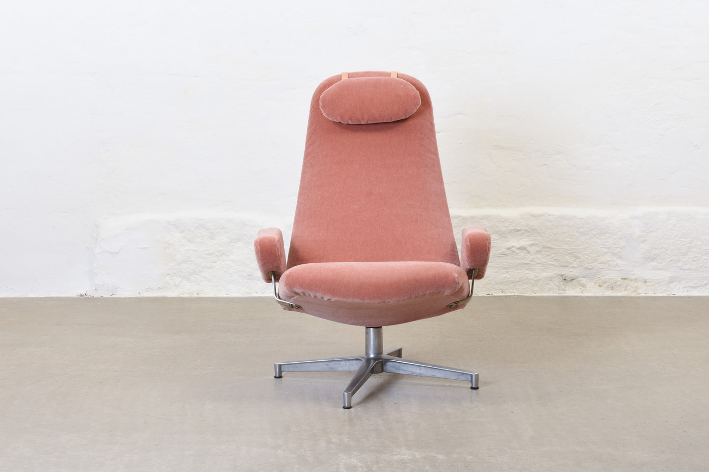 Newly reupholstered: 1960s 'Contourette Roto' by Alf Svensson