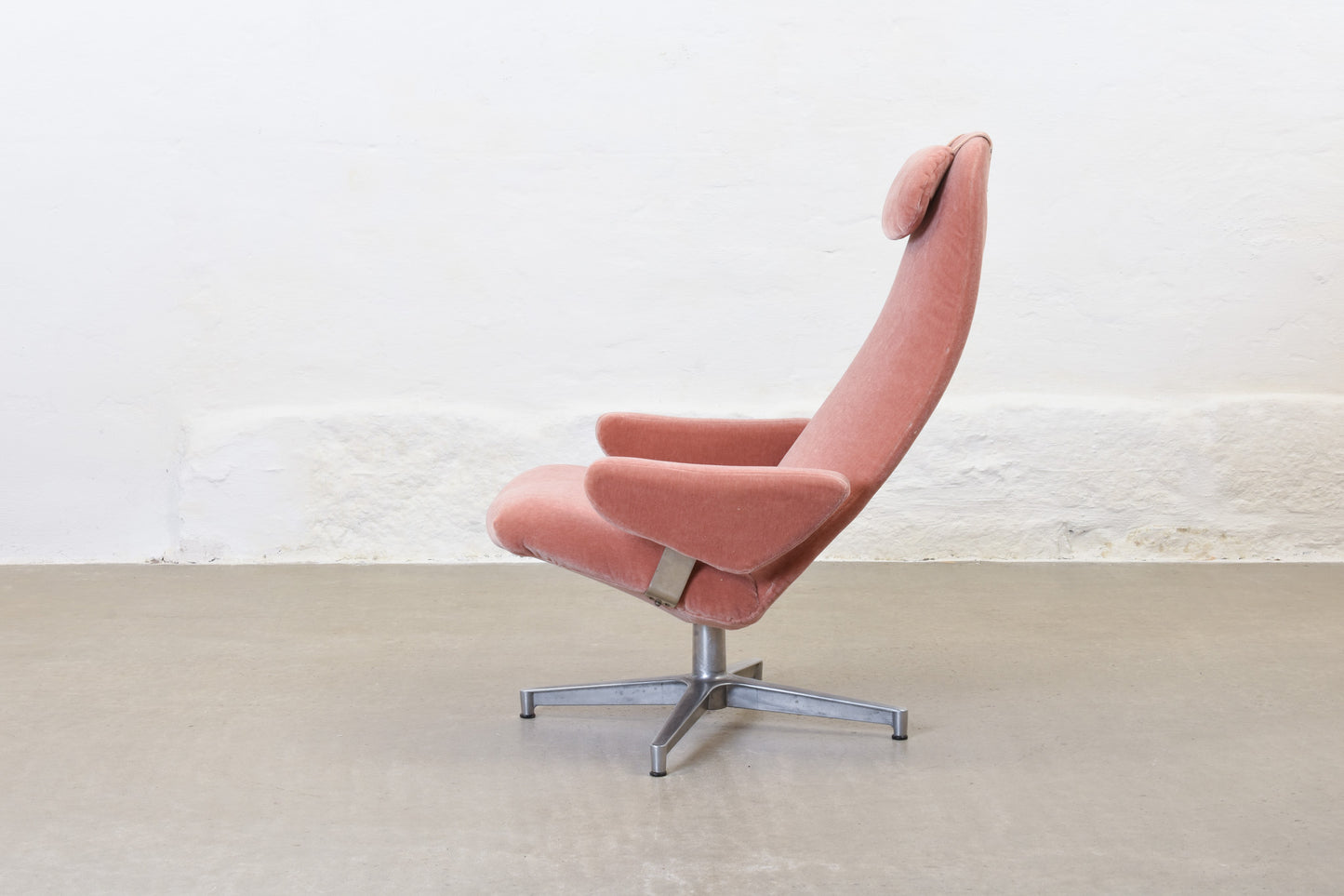 Newly reupholstered: 1960s 'Contourette Roto' by Alf Svensson