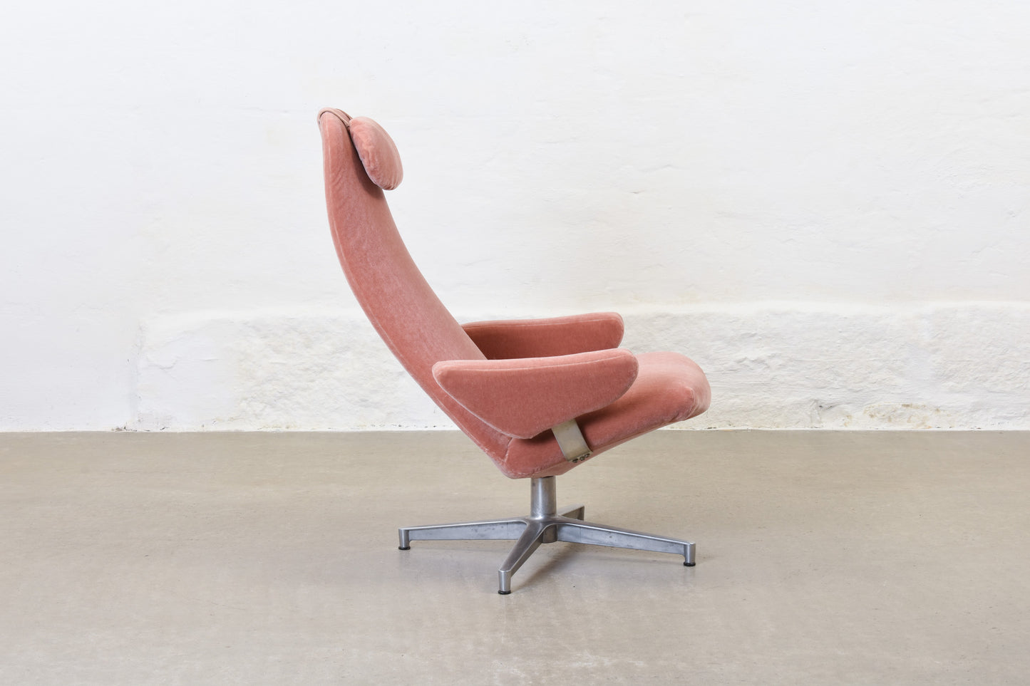 Newly reupholstered: 1960s 'Contourette Roto' by Alf Svensson