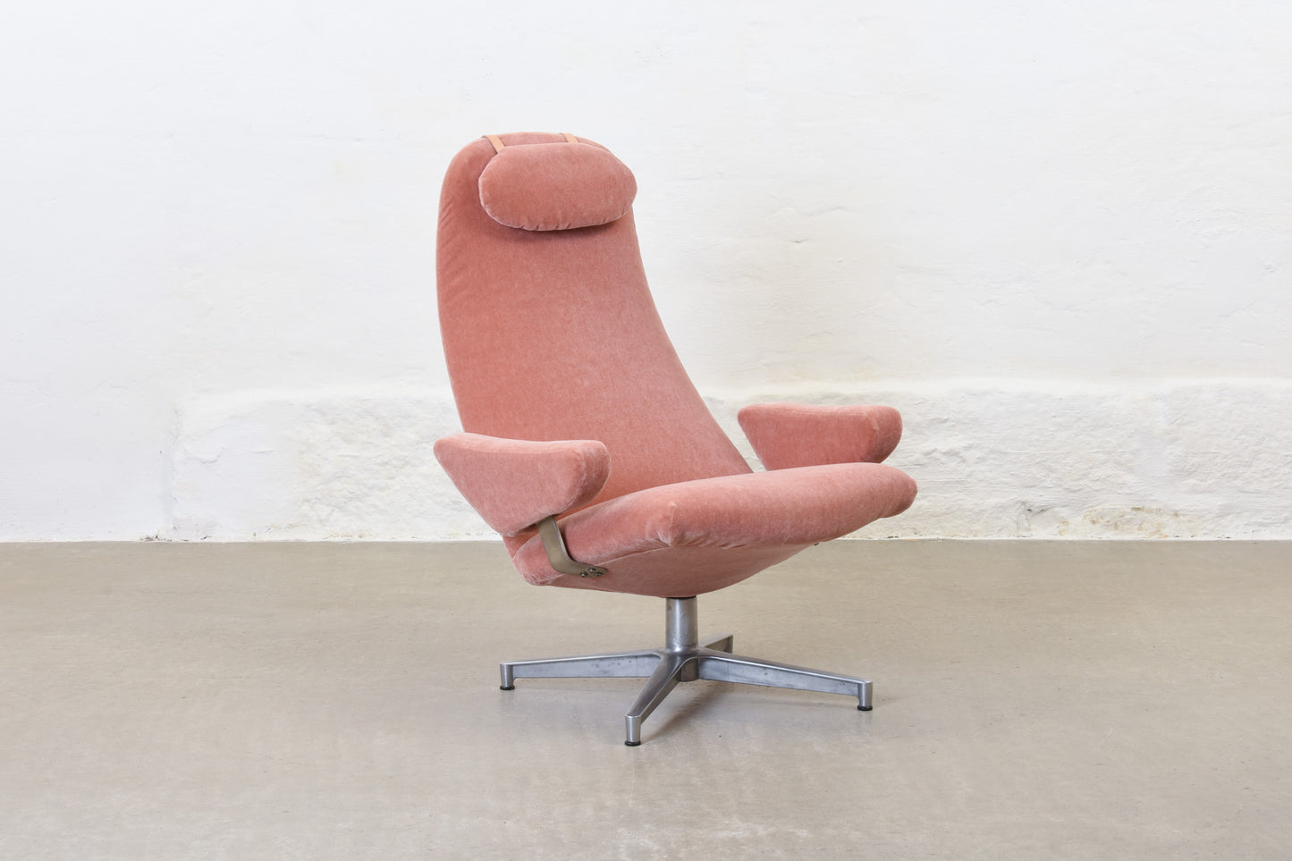 Newly reupholstered: 1960s 'Contourette Roto' by Alf Svensson