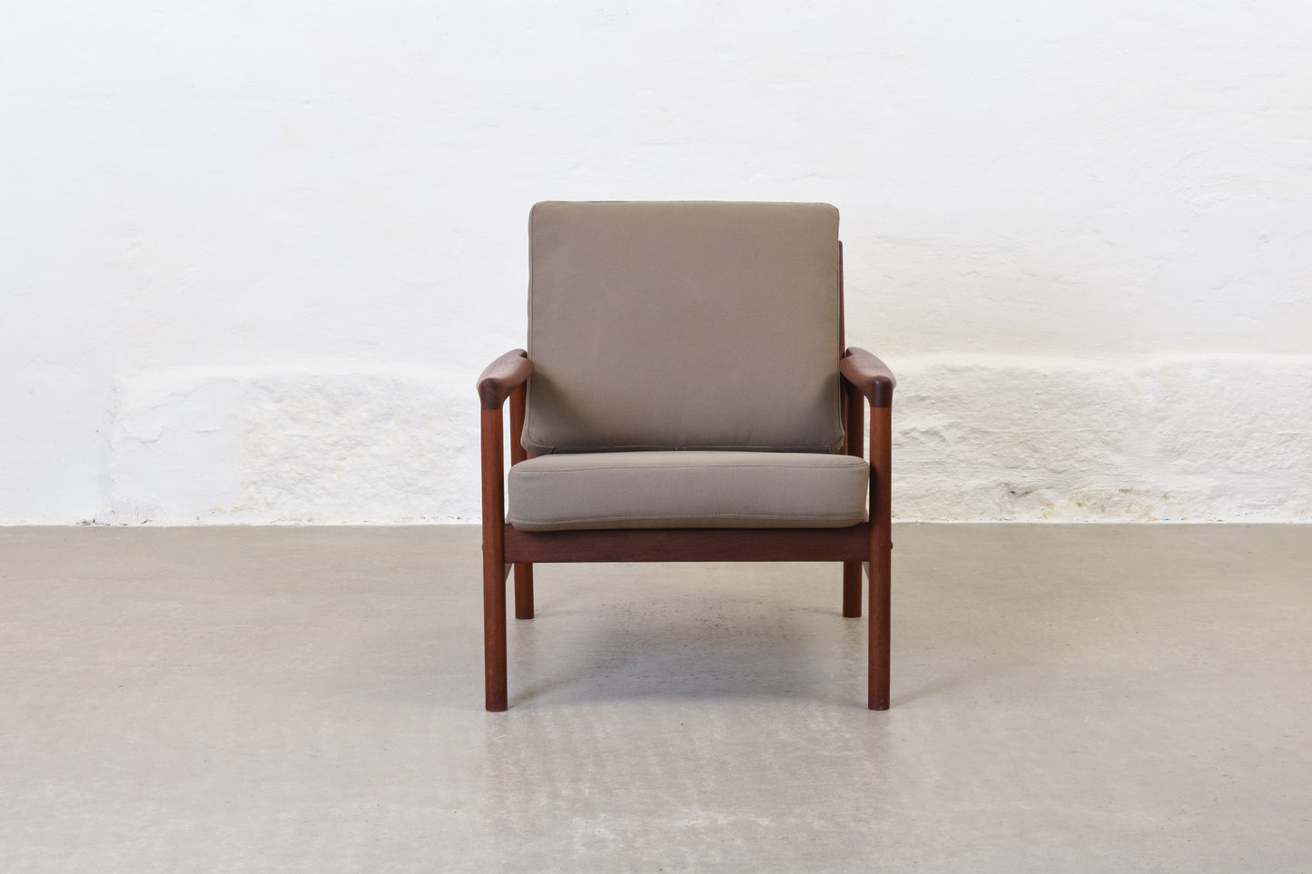 Newly reupholstered: 1960s teak lounger in brushed cotton