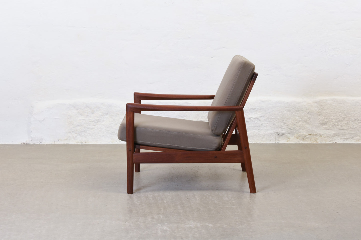Newly reupholstered: 1960s teak lounger in brushed cotton