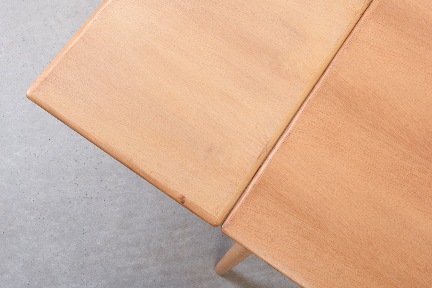1960s extending dining table in oak