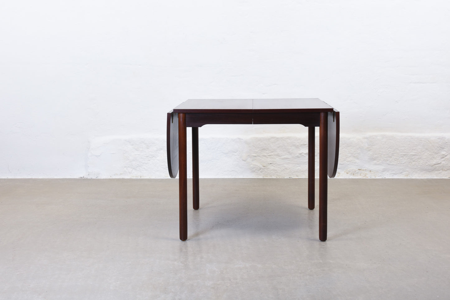1970s drop-leaf dining table in mahogany