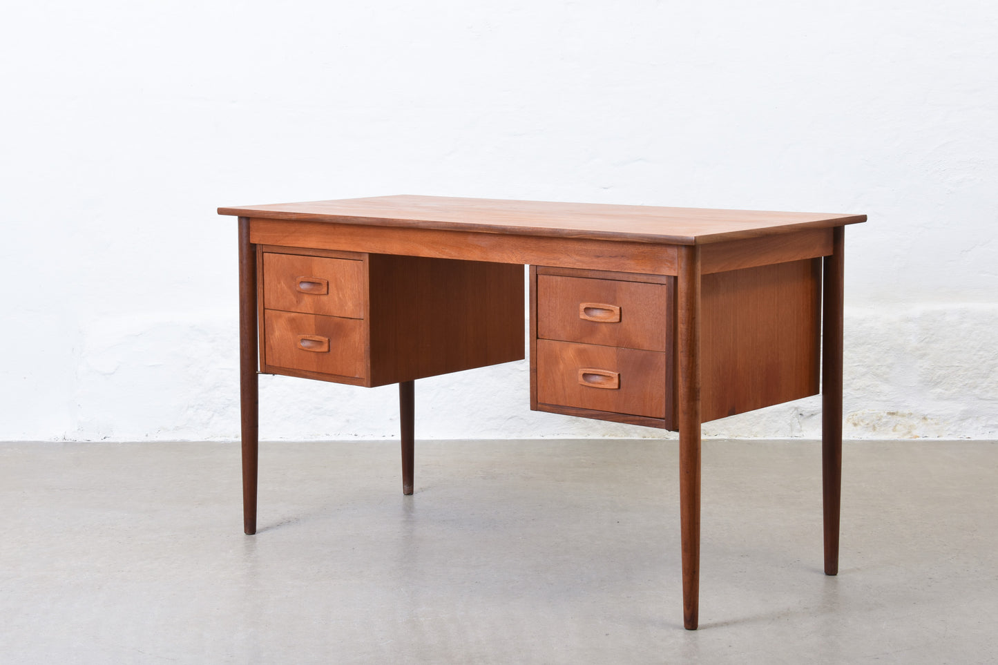 1960s twin pedestal desk in teak - 124L cm