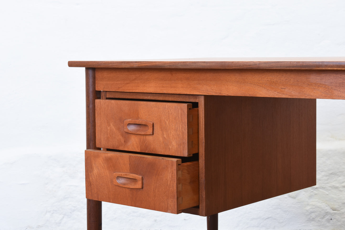 1960s twin pedestal desk in teak - 124L cm