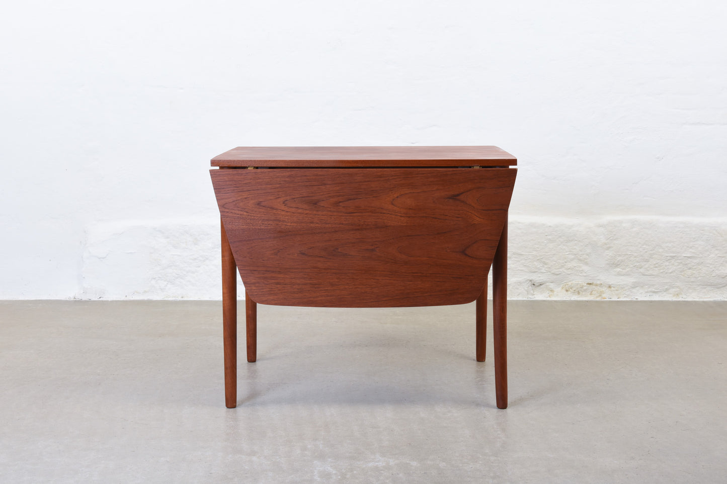 1960s extending dining table in teak with drop leaves