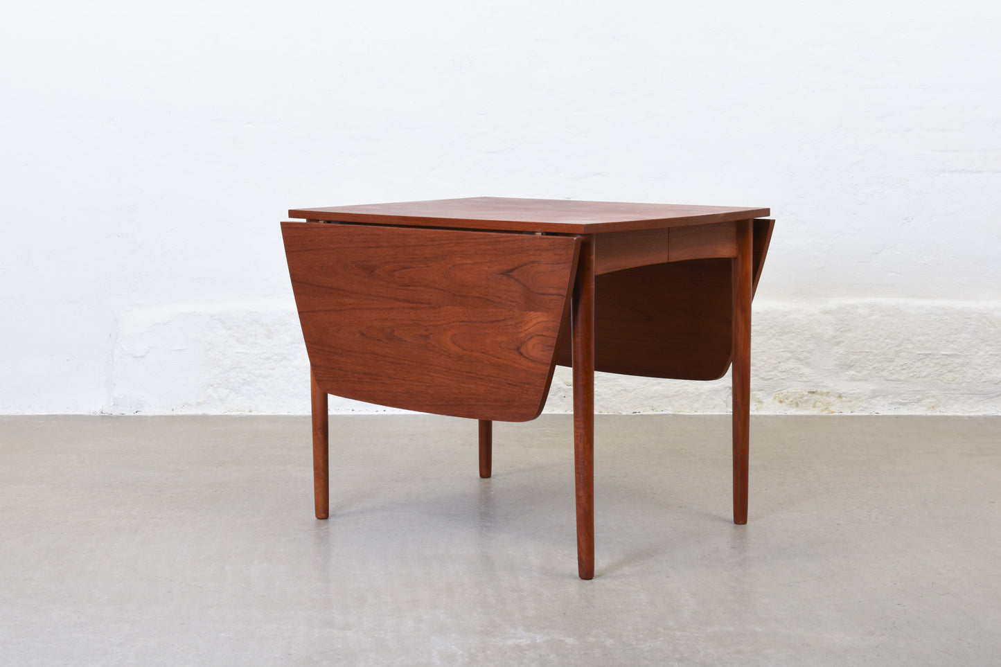 1960s extending dining table in teak with drop leaves