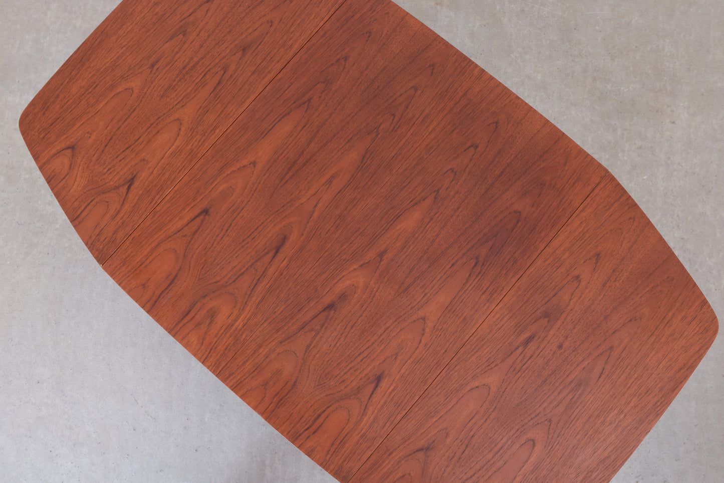 1960s extending dining table in teak with drop leaves