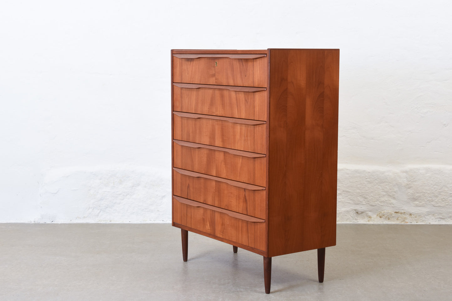 1960s teak chest of drawers with lipped handles - 108H cm