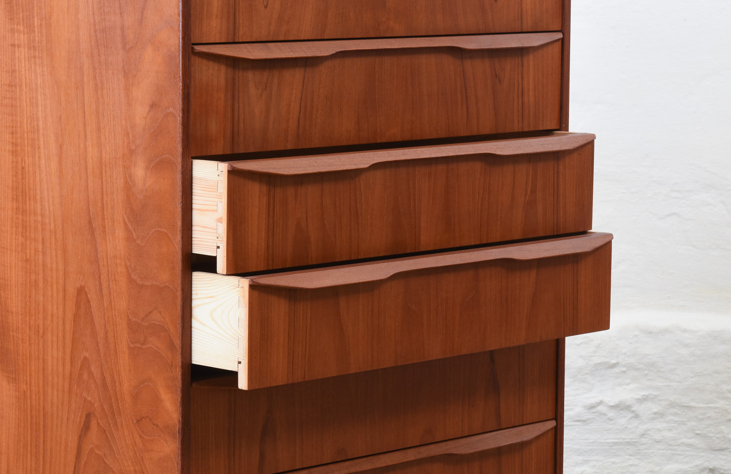 1960s teak chest of drawers with lipped handles - 108H cm