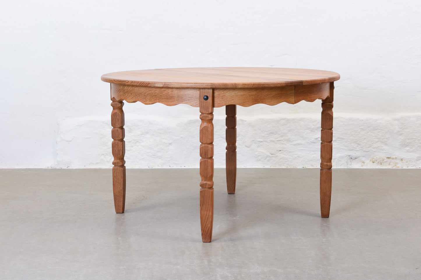 1970s extending dining table in oak
