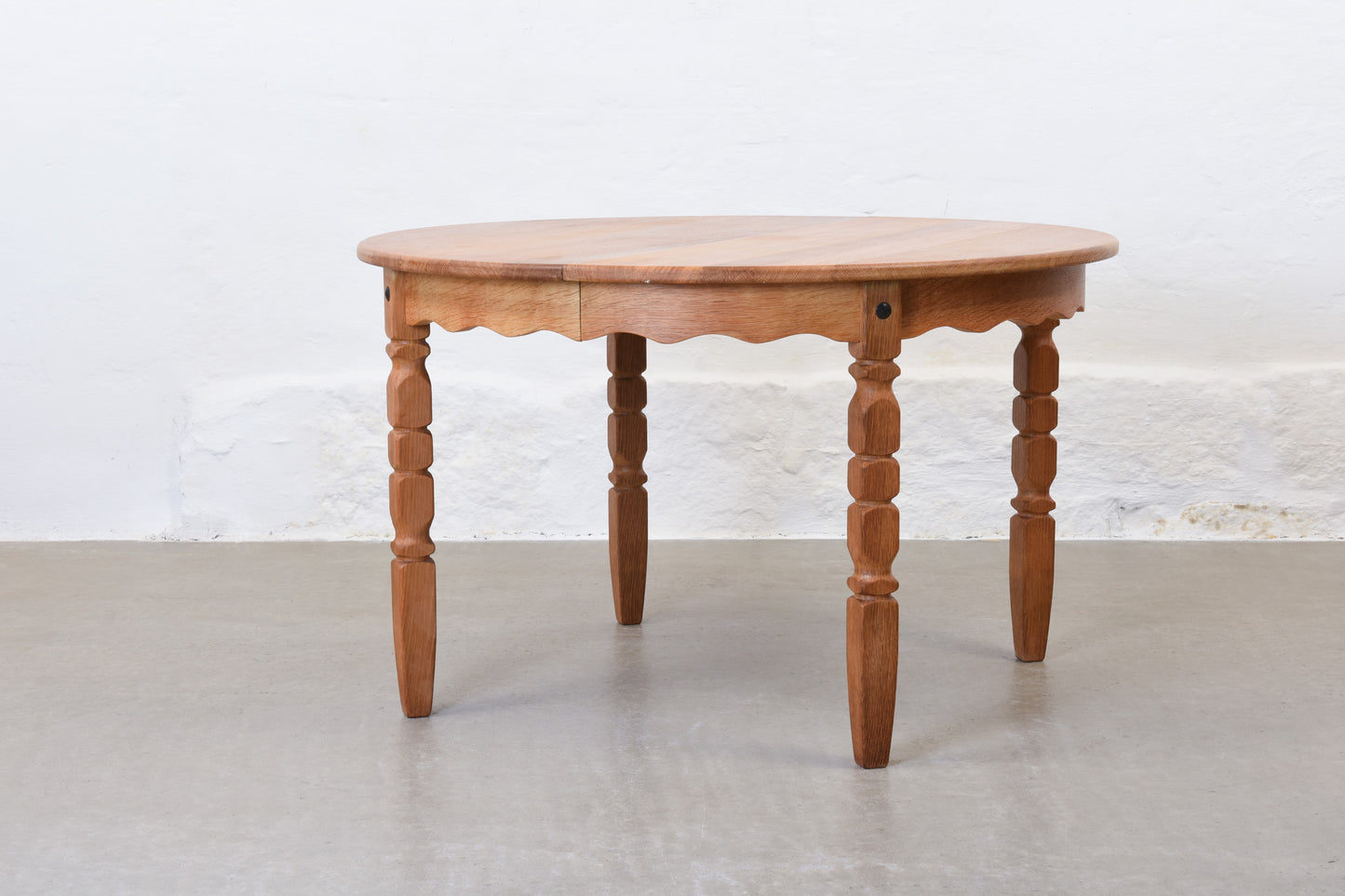 1970s extending dining table in oak