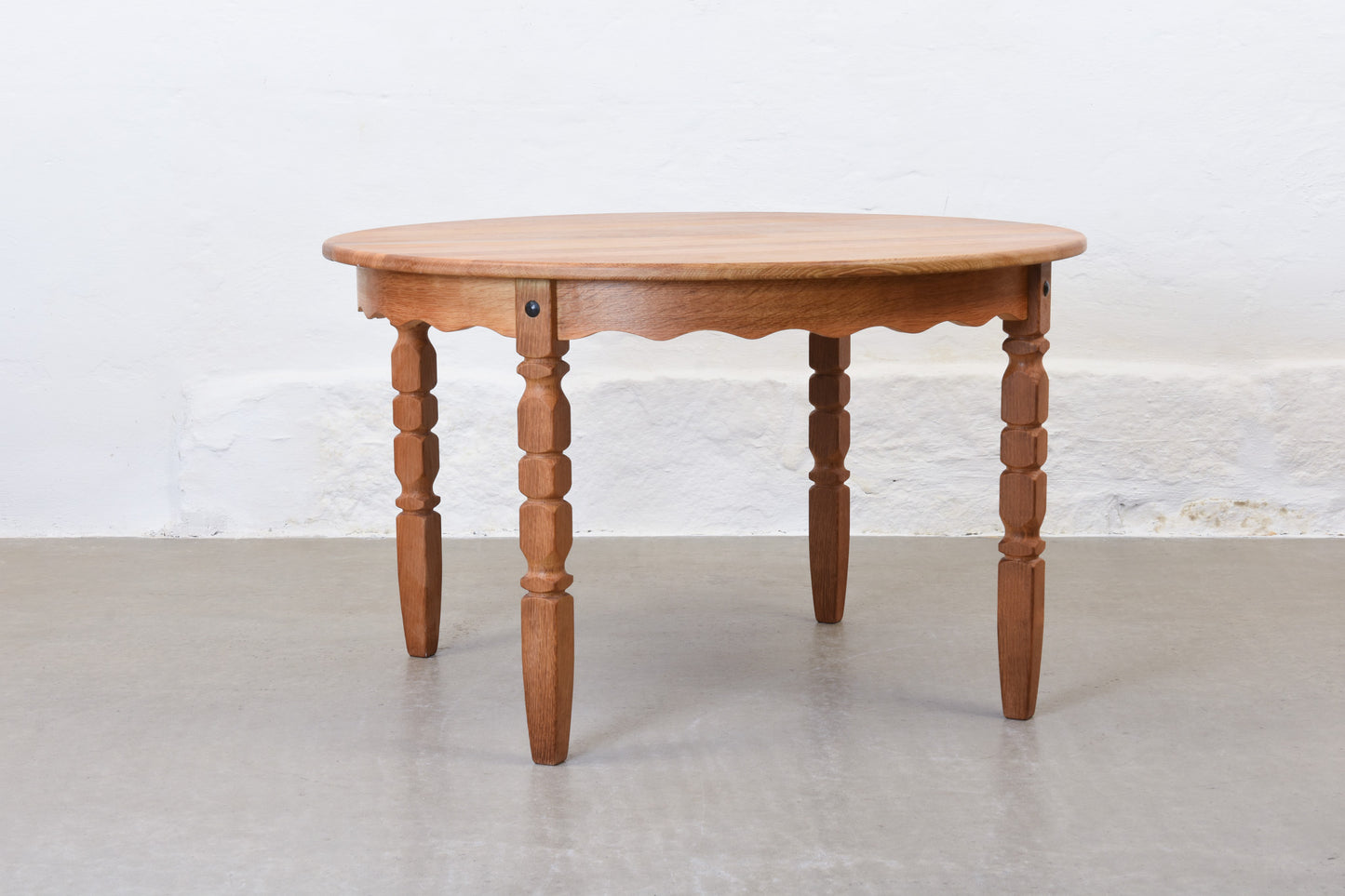 1970s extending dining table in oak