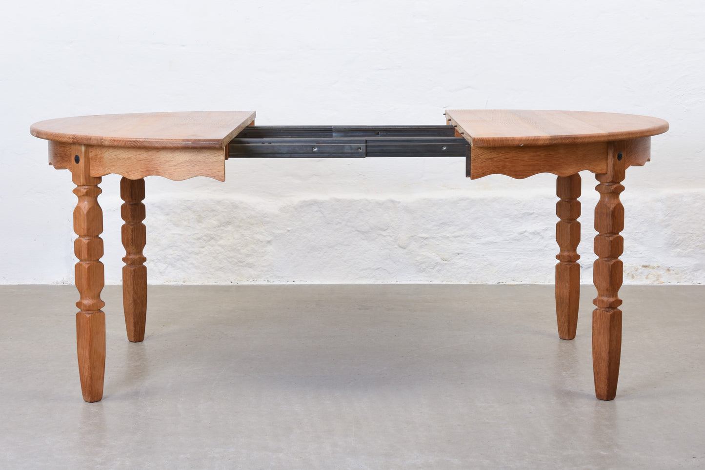 1970s extending dining table in oak